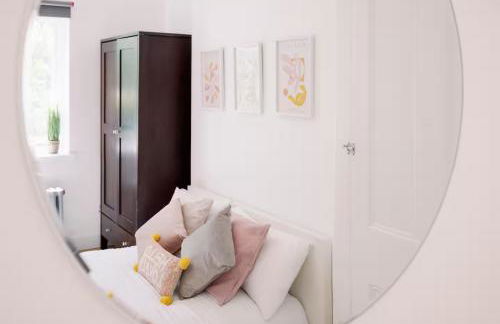 Bright, Spacious 2-bed, 5 mins from Tube, Sleeps 4 - Pass the Keys - Foto 31