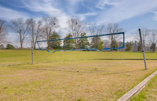 Fire Pit and Pool Access Quiet Holly Springs Home - Foto 39