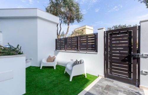 Colombo Palace - viale colombo 358 - Photo 52