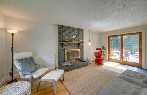 15 Mi to Pittsburgh WFH-Friendly Home with Deck - Foto 4