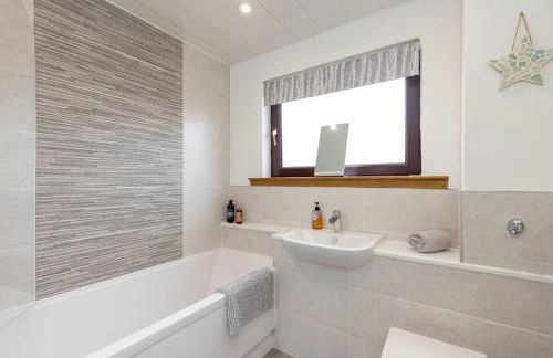 20 mins to Edinburgh 3 bedroom detached family house Wi-Fi Parking - Foto 9