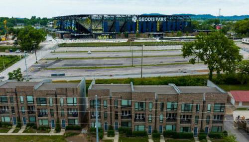 WeHo Nashville Home, Geodis Park, Mini-Golf, Arcade, 10min to Downtown! Sleeps 10! - Foto 4