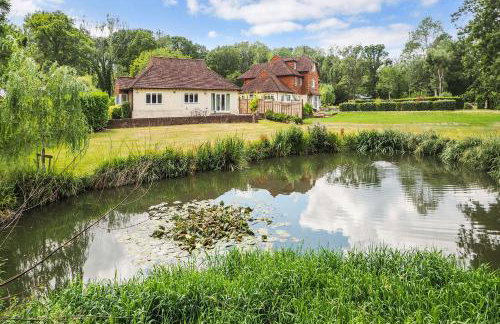 Woodland Cottage by inspirestays-com - Photo 2