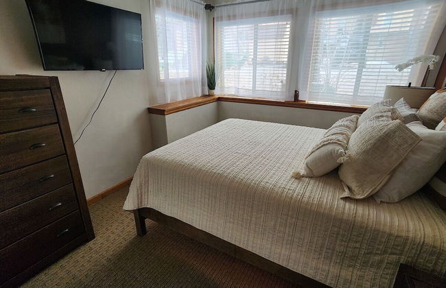 Alpenglow Three Bedroom Two Bath XL A16 - Photo 2