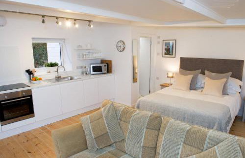 Hillside Studio - Photo 7