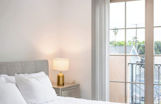 Not Affected by the Fire/modern Spacious Home With Parking & Fully Equipped Kitchen #3 - Foto 20