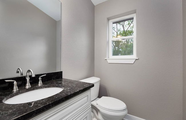 Treetop APT Café Olympic Center & Dwntwn - Photo 9