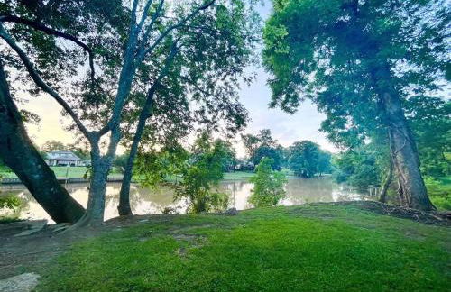 Unwind & Relax at Azalea Cottage on Bayou - Foto 20