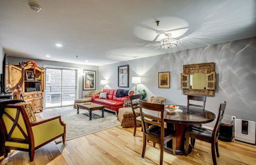 The Frequent Flyer - Photo 1