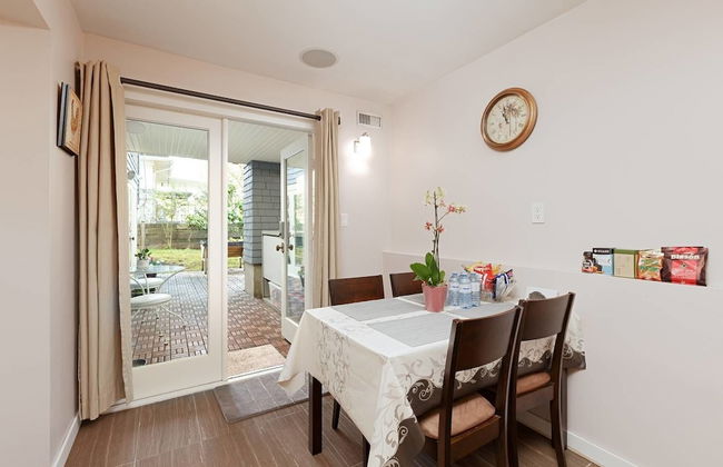 Private and Cozy Home in Kerrisdale - Photo 11