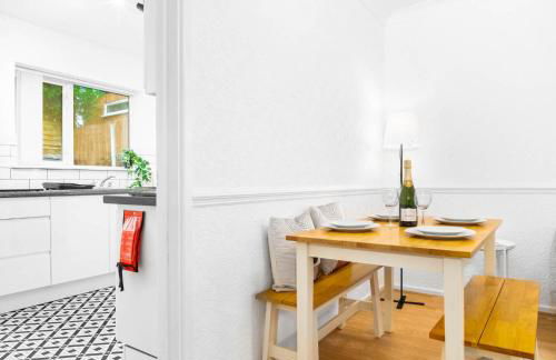 Four Bed House - Garden - Parking - Speed Wi-Fi 75CMR - Foto 7