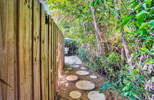 Heated pool, parking, 5 min walk to food and fun! - Foto 36