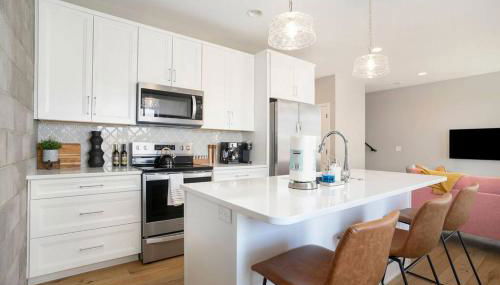 New Beautiful 8th Street Condo with 2 Balconies George 203 - Photo 5