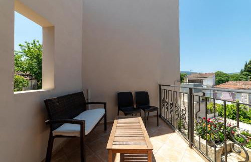 3-Min Drive to Kalyves Beach, Stone Home with Private Pool in Armenoi Center - Foto 21