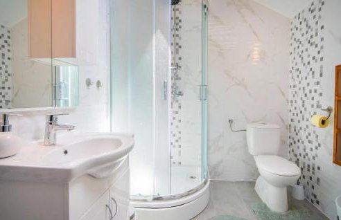 2 Bedroom Gorgeous Apartment In Veli Brgud - Photo 15