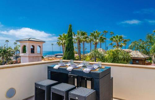 Mediterranean Beauty with Rooftop Deck and Views - Foto 57