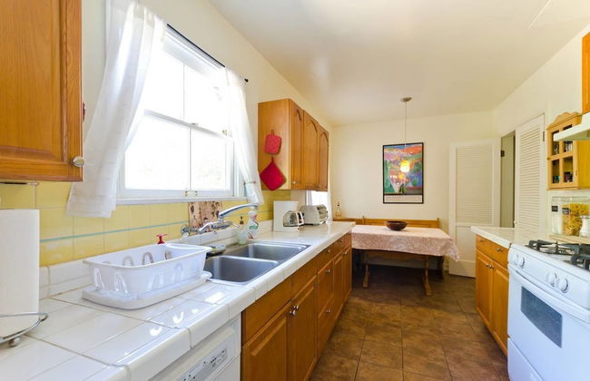 Hollywood Hills Canyon Breezes - Photo 13