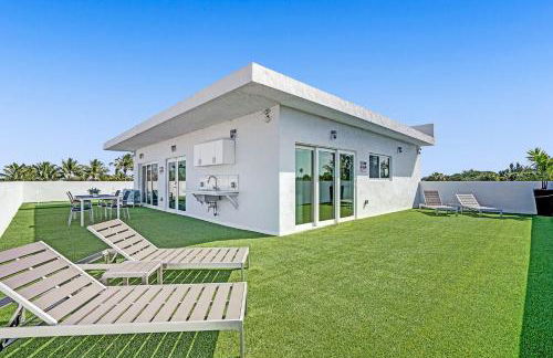 Cozy Unit wMini-Golf Balcony - Photo 8