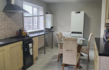 Amazing 3 Bedroom Entire House - Foto 3