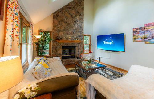 Leaf Peeper's - HUGE deck, pizza oven, Pac-man! - Photo 15