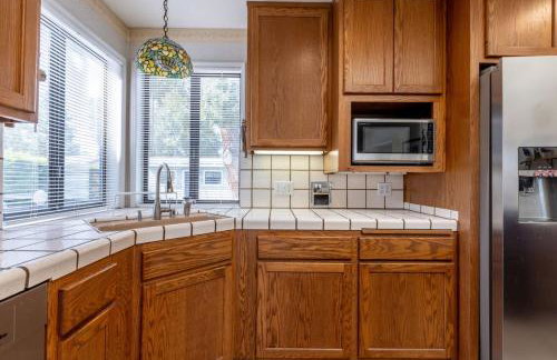 Quaint and Charming 4BR Tranquil Palo Alto Retreat - Photo 11