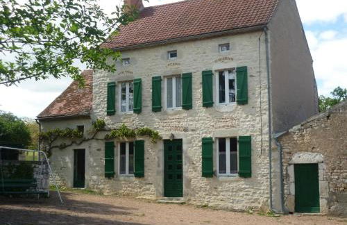 Gîte paisible à Ébreuil avec jardin, animaux acceptés - FR-1-489-19 - Foto 1