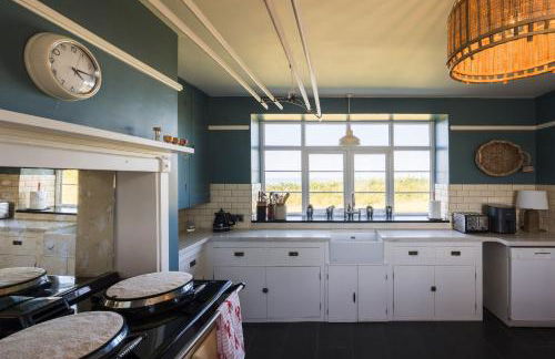 Cliff Top - Panoramic Sea Views with Spa & Hot Tub - Photo 16