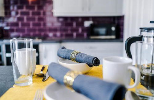 Beach Retreat with Hot Tub Sleeps 8 - Foto 10