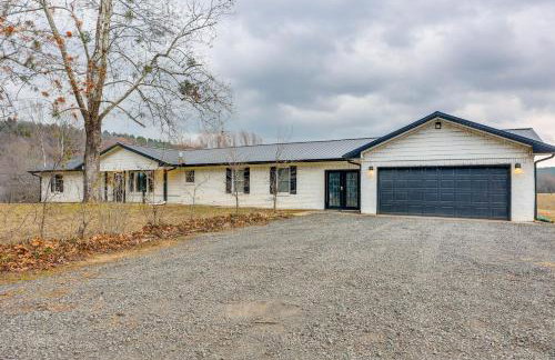 Deck and Views Spacious Lake House Escape - Foto 32