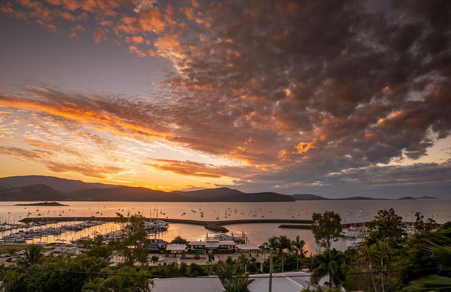 Sunlit Waters Studio Apartments - Photo 41