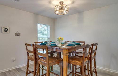 Dog-Friendly Home with Pool Access Near Oak Island! - Foto 8