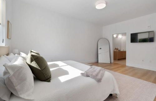 Luxurious 2BR Apartment in heart of Silicon Valley - Photo 17