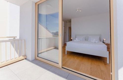 Modern 2BDR Apartment - Business Zone - Free Garage Parking - Photo 19
