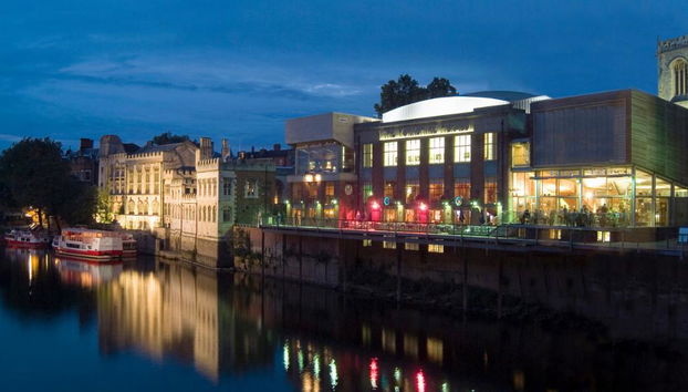 Cruzeiro Noturno Iluminado pelo Rio Ouse - Foto 2