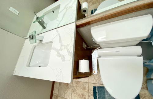 3br home 2br unit close to USAFA with fireplace - Foto 30