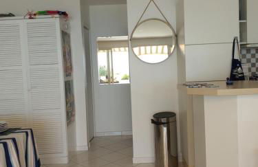 VUE EPOUSTOUFLANTE SUR BANDOL & LA MER 2 pièces, piscine tout confort 4 étoiles, très calme, terrasse spacieuse sans vis à vis, parking privé résidence standing - Foto 10