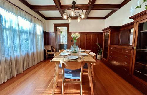 *Boho Bungalow-King-Backyard-Full Kitchen-W/D* - Foto 3