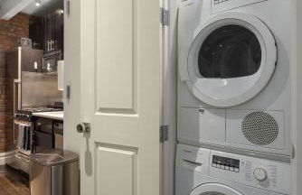 Explore NYC! Cozy 2BR in Prime Location - Foto 15