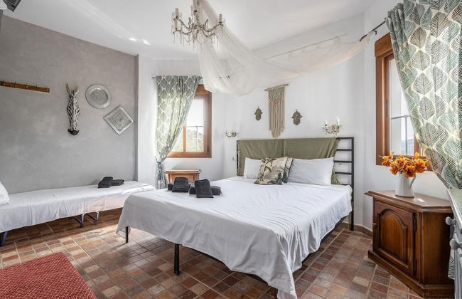 Sayalonga Villa Retreat With 7 Bedrooms - Photo 6