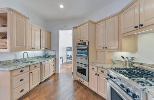 Gorgeous Vacation Home w Private Pool - Photo 21