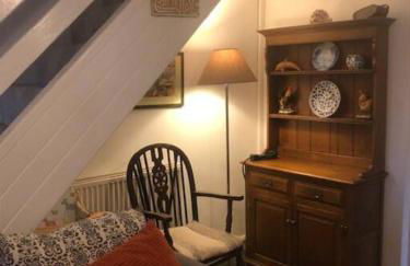 Cosy terrace cottage built into the mountain side. - Foto 5