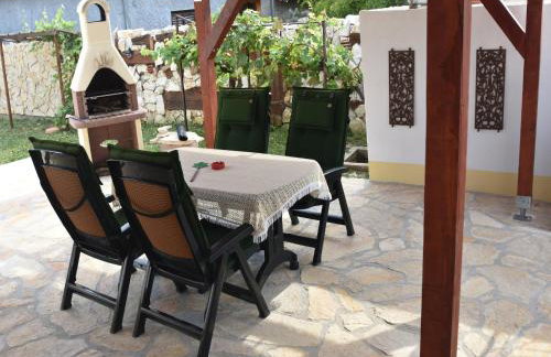 This Pleasant Holiday Home is an Ideal Starting Point to Explore Dalmatia - Foto 13