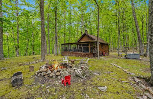 River Walk Cottage - Hot Tub - Pet Friendly - Swing - Screen Porch - River Access - Fire Pit - Wifi - Grill - Deck - King Bed - Foto 63