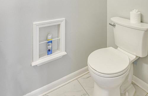 10 Mi to Navarre Beach! Waterfront Rental w/ Pool - Foto 22