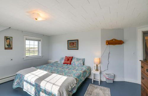 Cherryfield Home with Decks On Historic Horse Farm - Foto 11