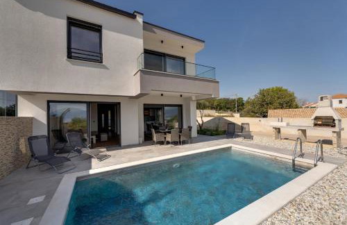 Villa Rosemary -semi-detached villa with a pool and a panoramic view, close to a sandy beach - by TRAVELER tourist agency Krk - Foto 2