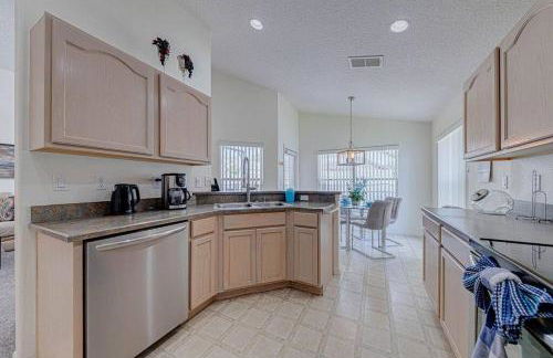 545 -Beautiful 4 Bed Home with Sparkling Pool and Games Room - Foto 8