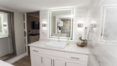 5-STAR Beachfront - 2br & 2ba Total Remodel - Dunes of Panama D1105 - Foto 5, towels, Shower