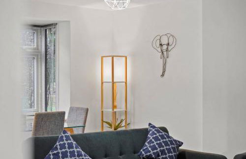 Aisiki Apartments at Barnet, Ground Floor, 2-Bedroom & 1-Bathroom, Pet Friendly Flat, Double Beds with Free Wi-Fi - Foto 22