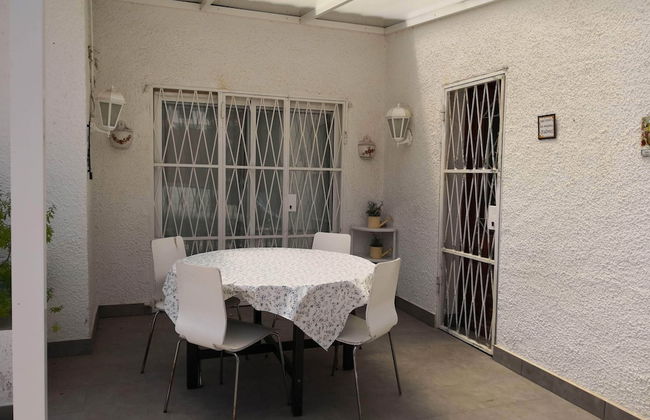 Villa con gran piscina en zona residencial - Photo 6